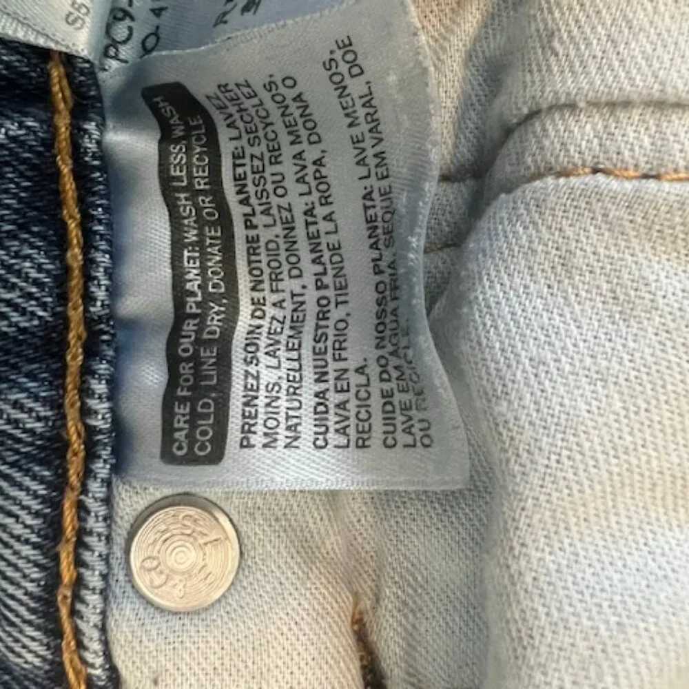 Levi's 541 Athletic Taper jeans designed for athletic builds‎ cotton denim 31x32